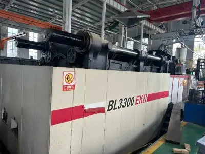 Large injection molding machine
