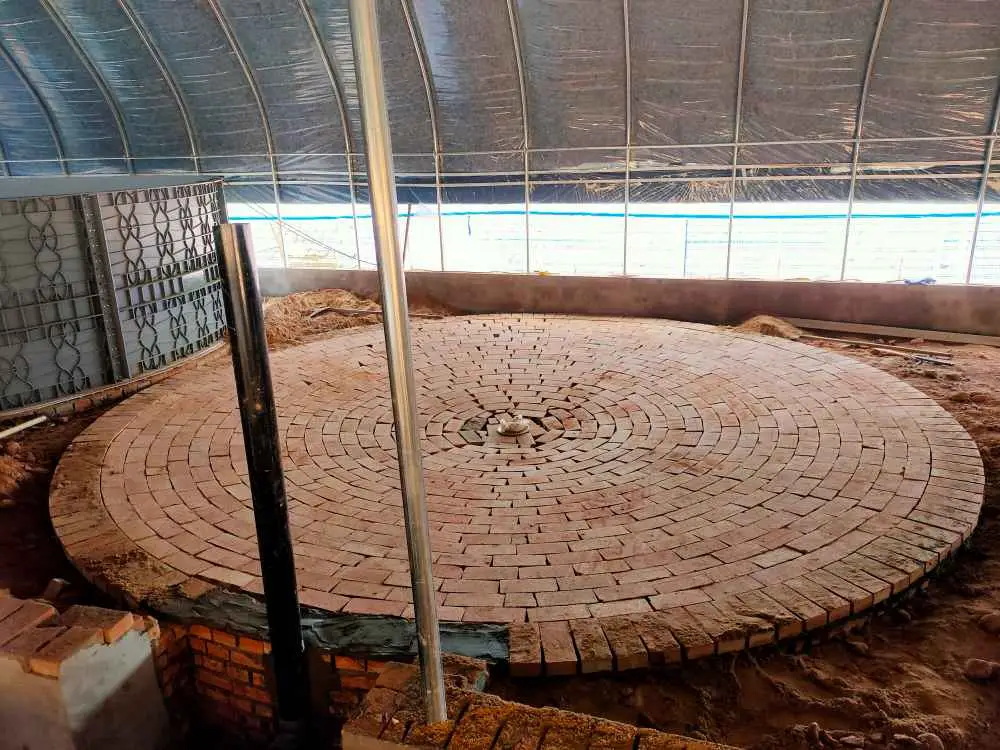 PP modular fish tank with tarpaulin liner bottom treatment before installation